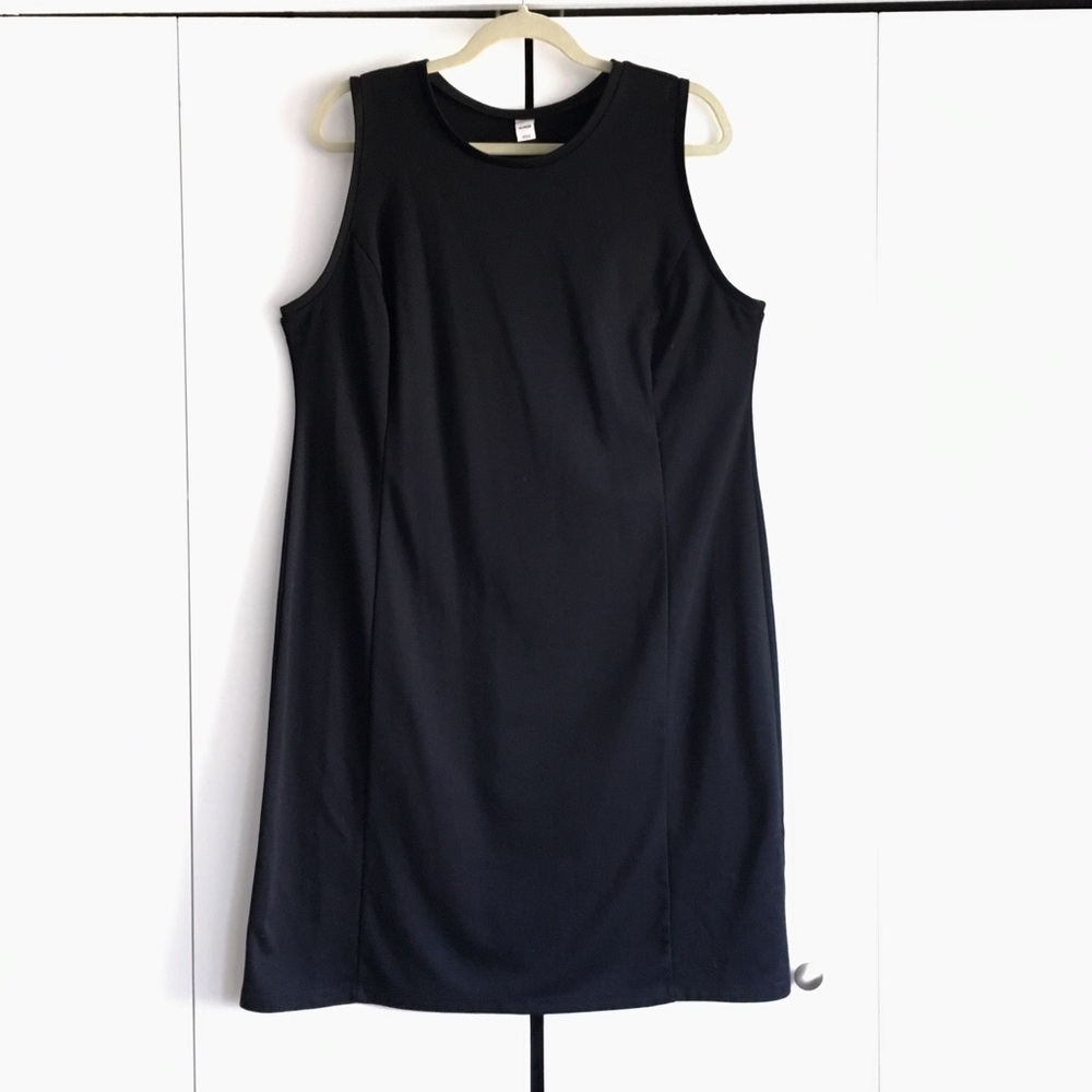 Black shift dress - a staple in everyone’s closet
